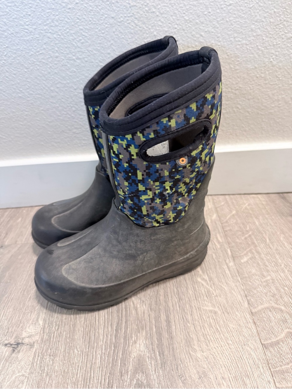 Bogs kids Waterproof Rain Boots in Black and Blue Camouflage